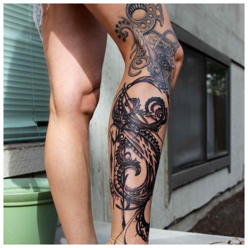 Cool tattoo on the whole leg