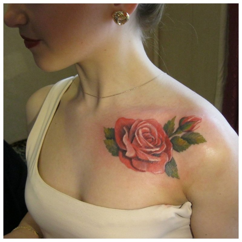 Large tattoo on the collarbone flower