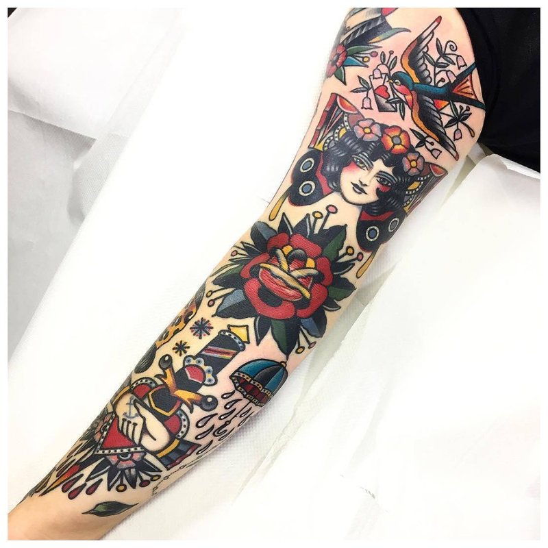 Sleeve in the style of an old school