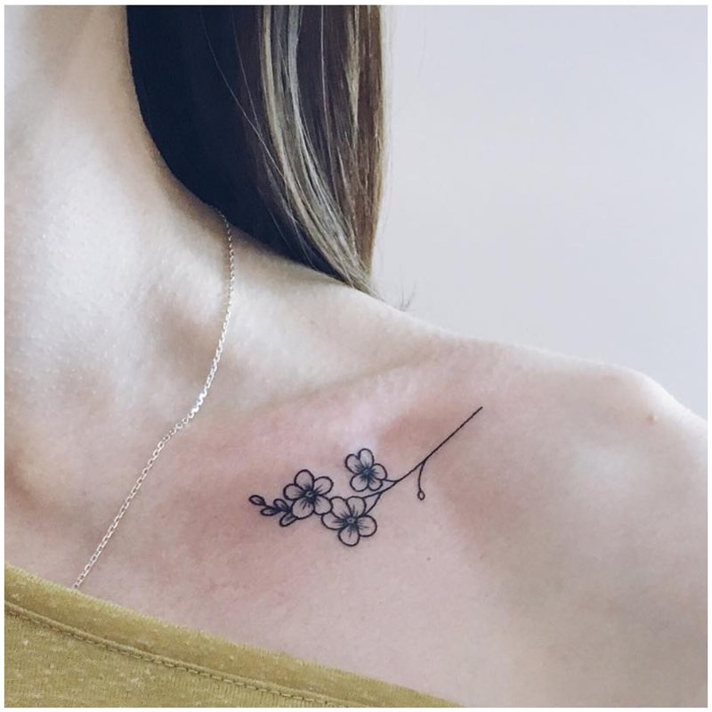 Contour flower under the collarbone