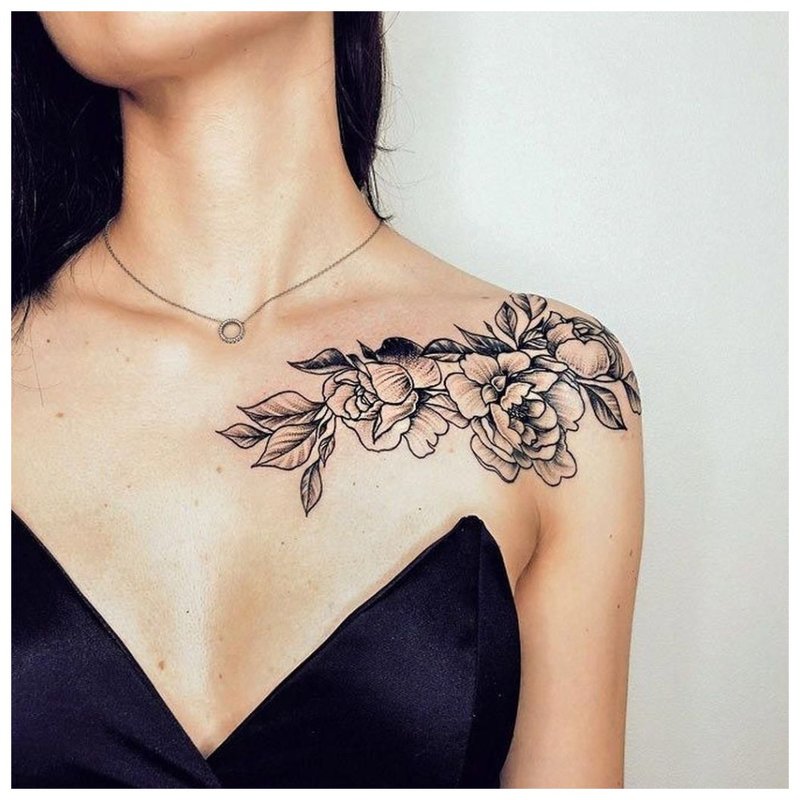 Clavicle and shoulder tattoo