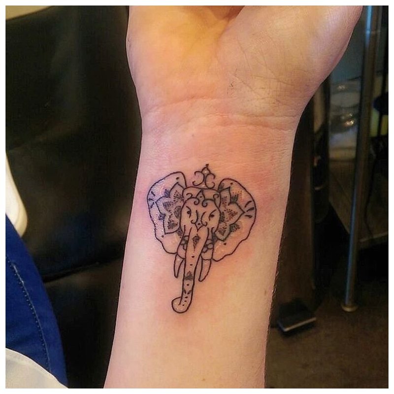 Unusual animalistic wrist tattoo