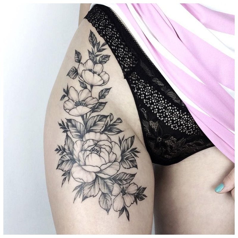 Tattoo on the girl's hip