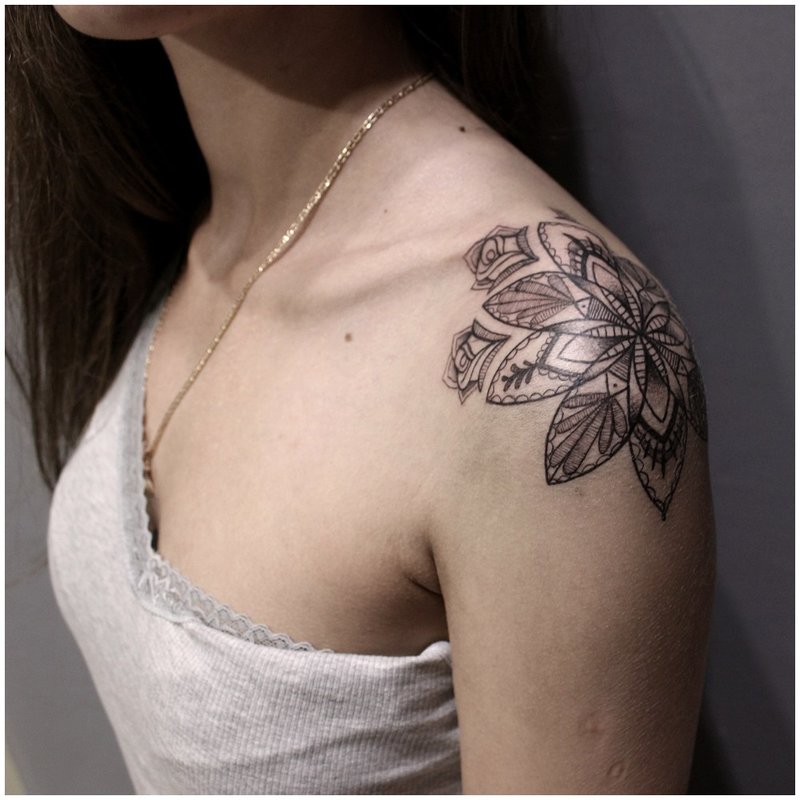 Beautiful tattoo on the shoulder