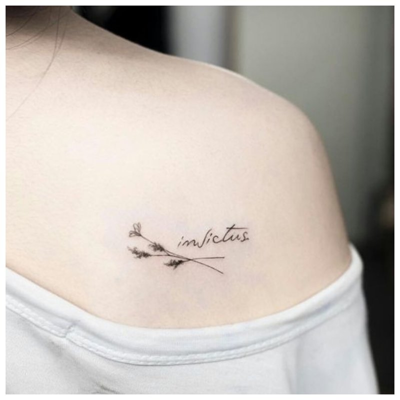 Neat clavicle tattoo