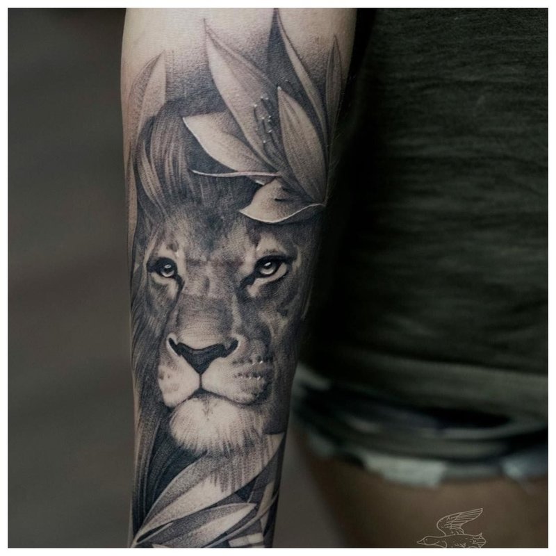 Animal tattoo on a man's forearm