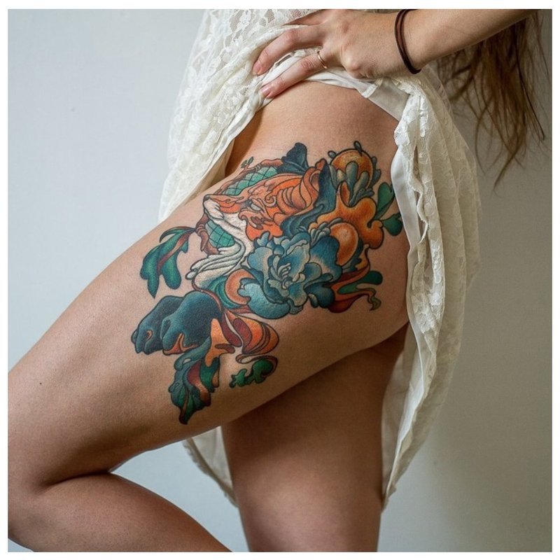 Color tattoo on the hip