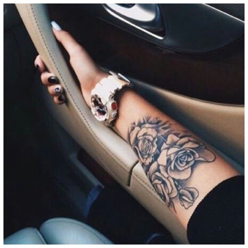 Stylish tattoo for a girl's arm