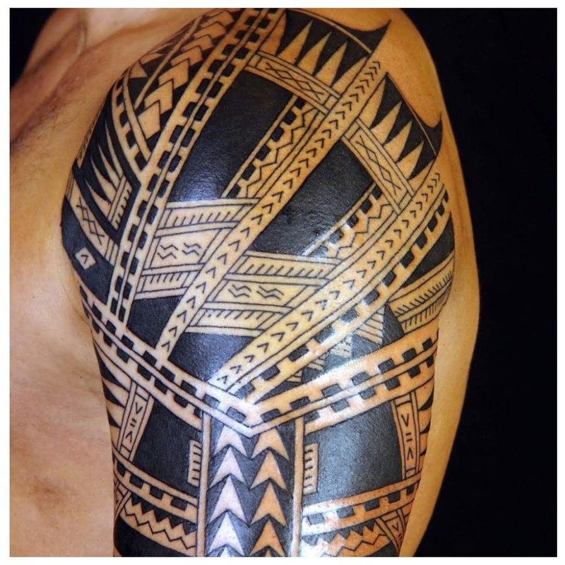 Ethnic shoulder pattern