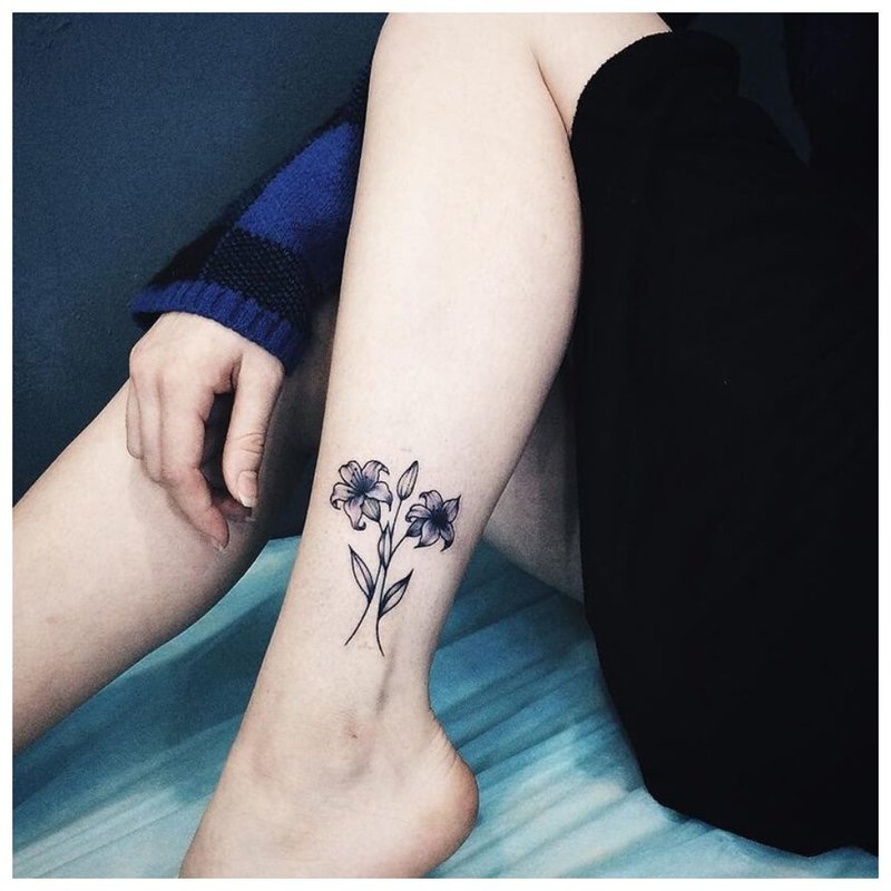 Paired flowers on the leg bone