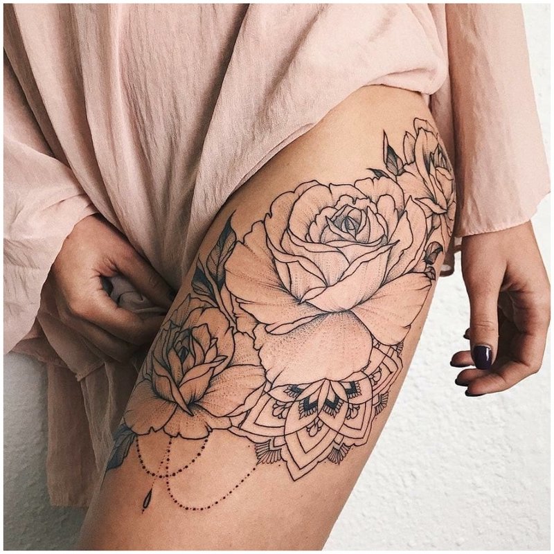 Contour roses on the hip