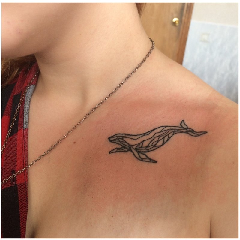 Contour whale under the collarbone