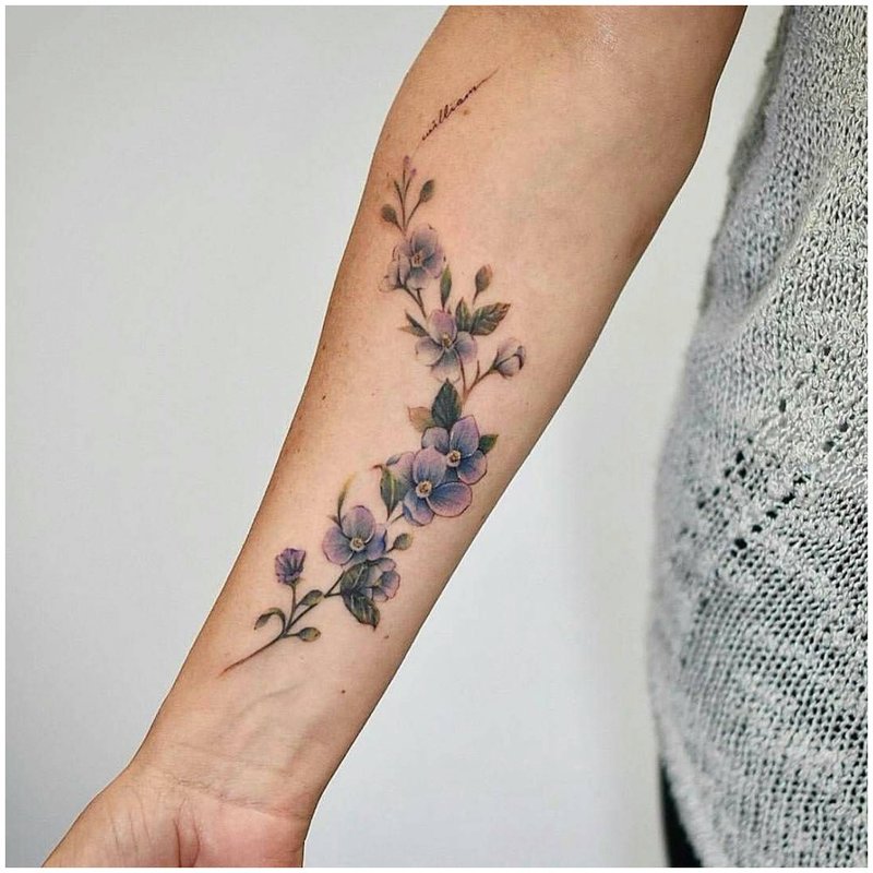 Neat flower tattoo on the arm