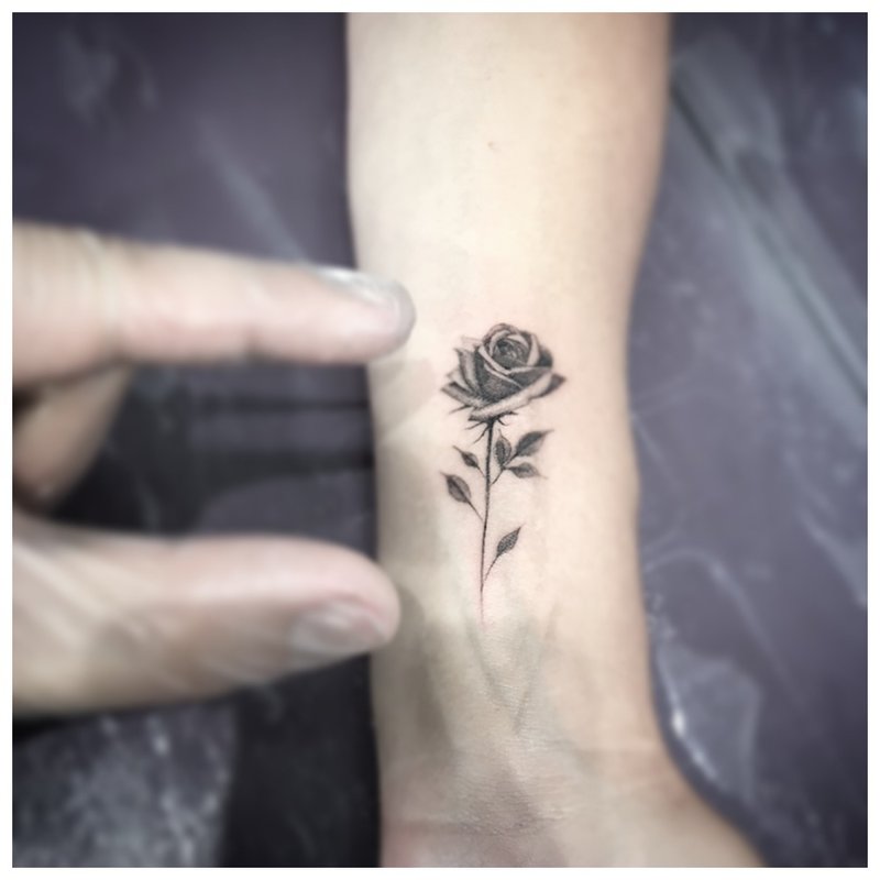 Small flower - a gentle tattoo on the wrist