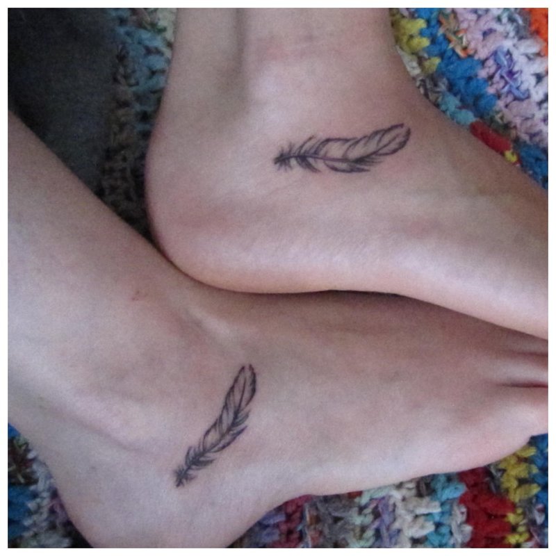 Tattoo on the feet of lovers