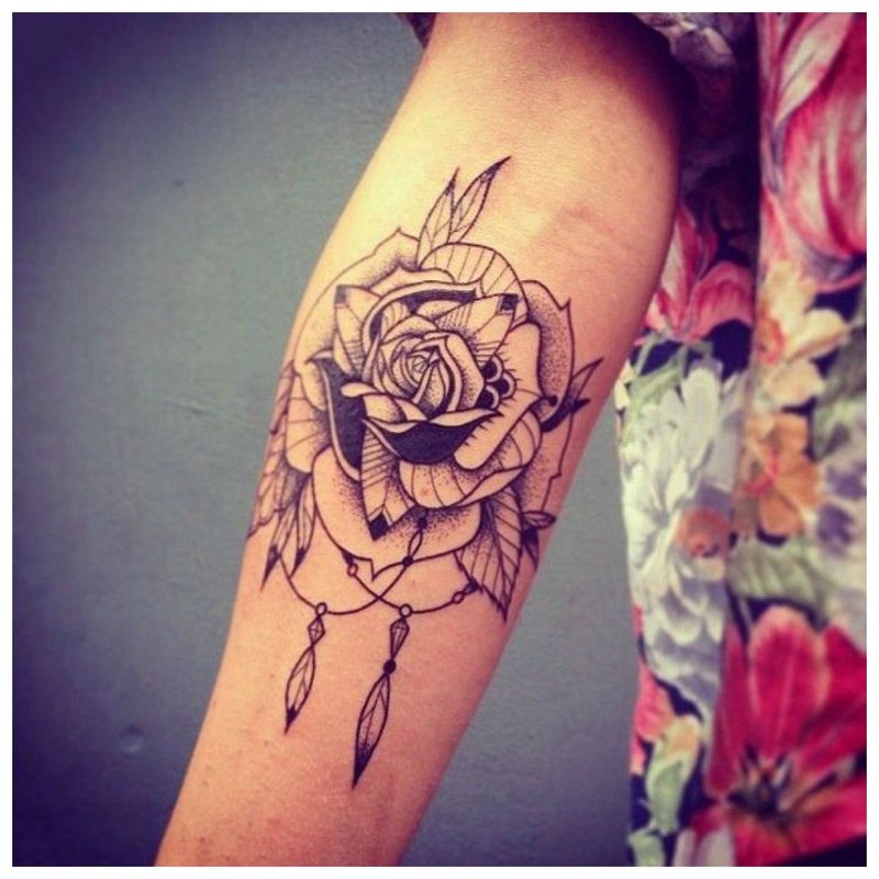 Tattoo on the girl's hand in the form of a rose