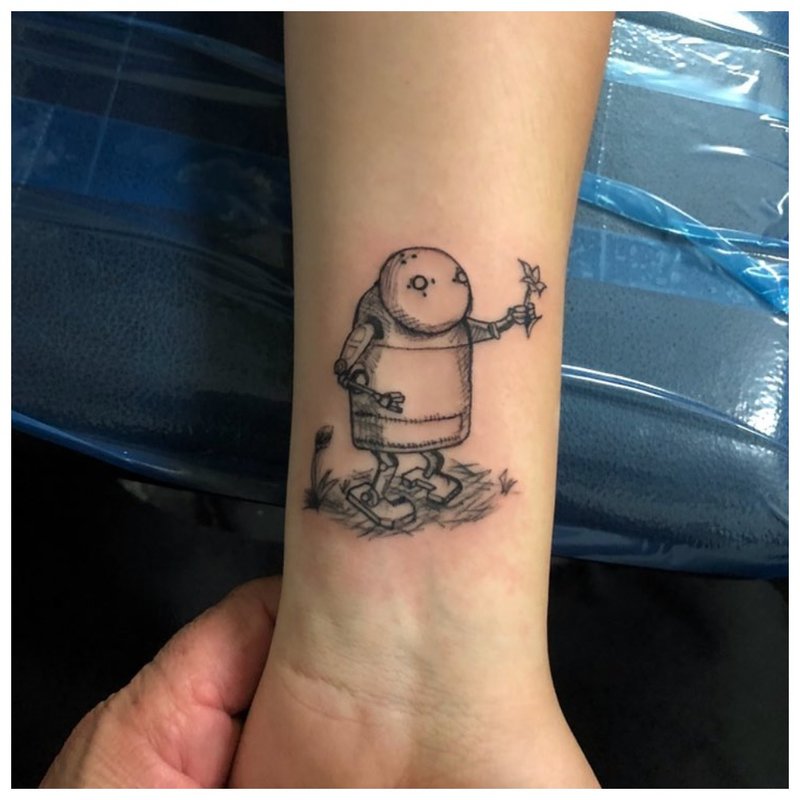 Alien - Wrist Tattoo