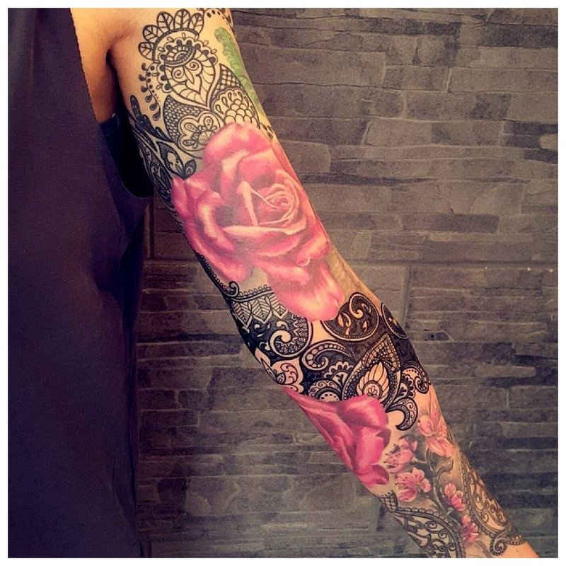 Rose - a beautiful female tattoo on the whole arm