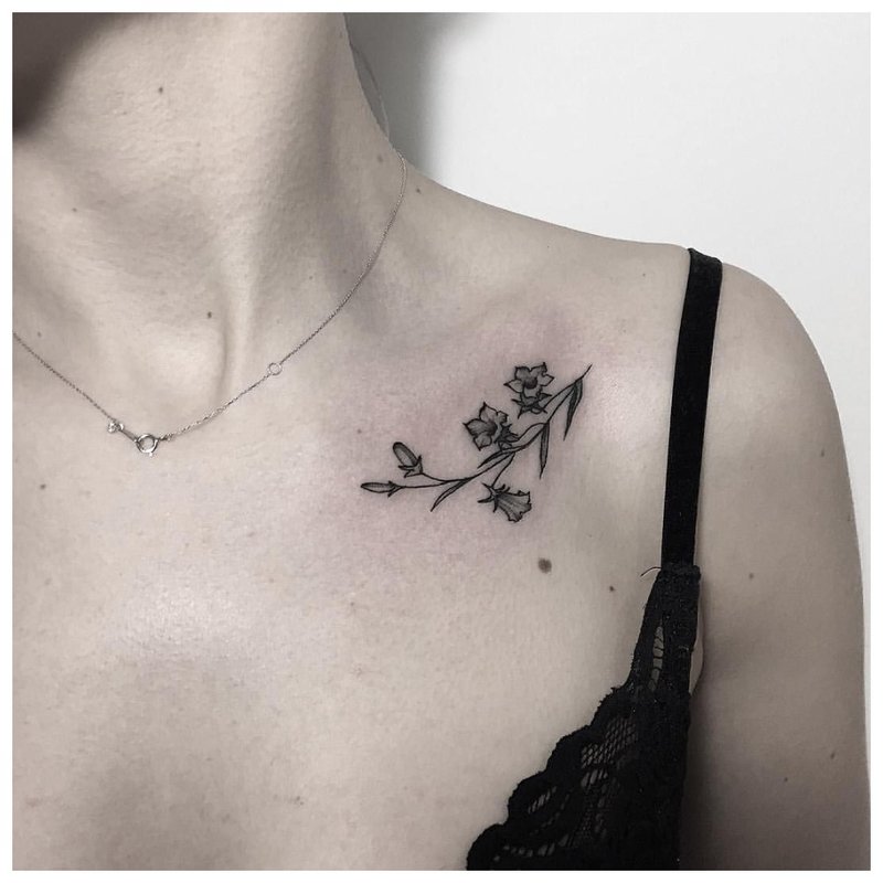 Beautiful clavicle tattoo