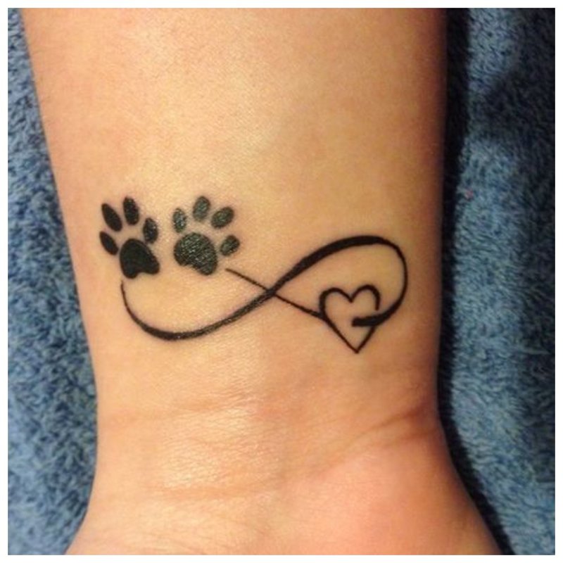 Lovely wrist tattoo