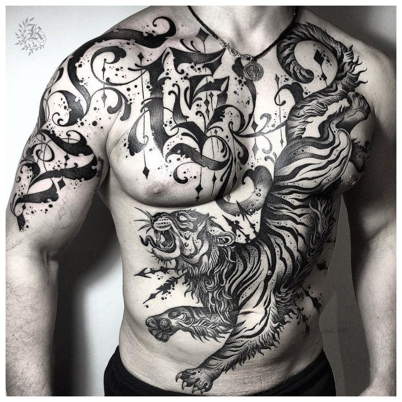 Large tattoo on a man's whole body