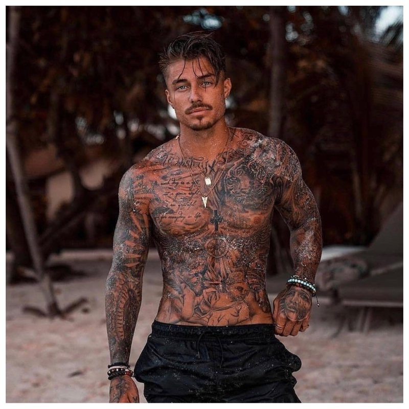 Tattoos on the body of men of celebrities