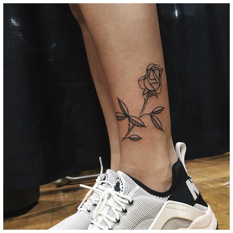 Rose in the style of contour tattoos.