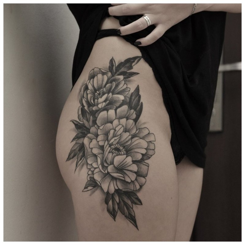 Beautiful tattoo on the hip