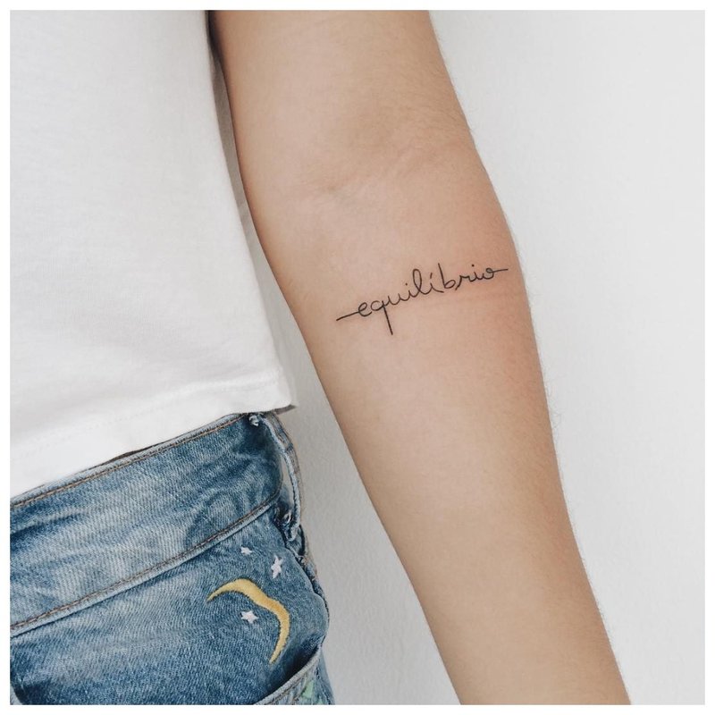 Mini tattoo-inscription Balance