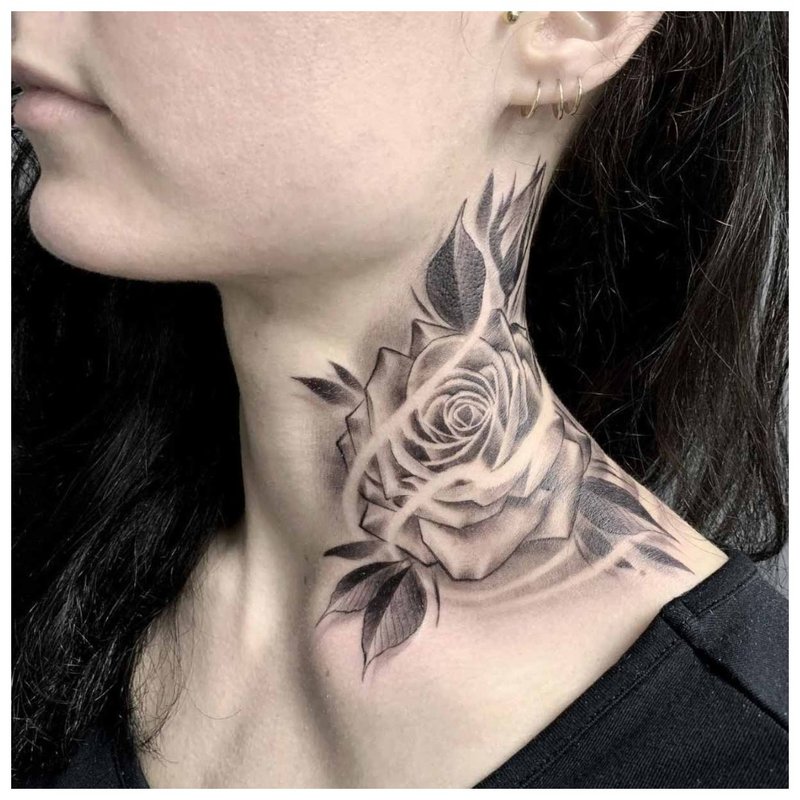 Original tattoo on the girl’s neck