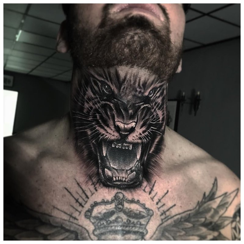 Grin of an animal - a man's throat tattoo